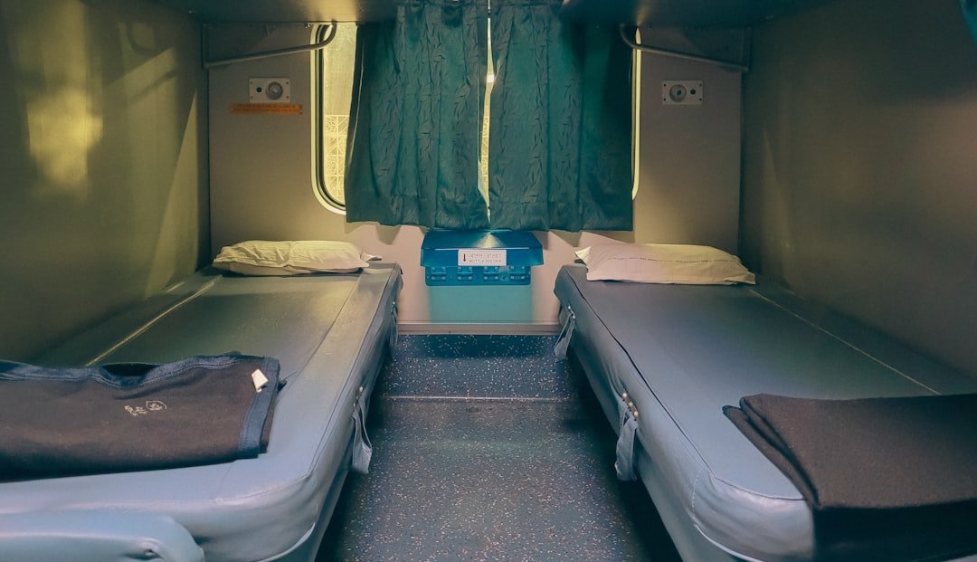 Couchette ou voiture-lits : quel confort choisir en train de nuit ?