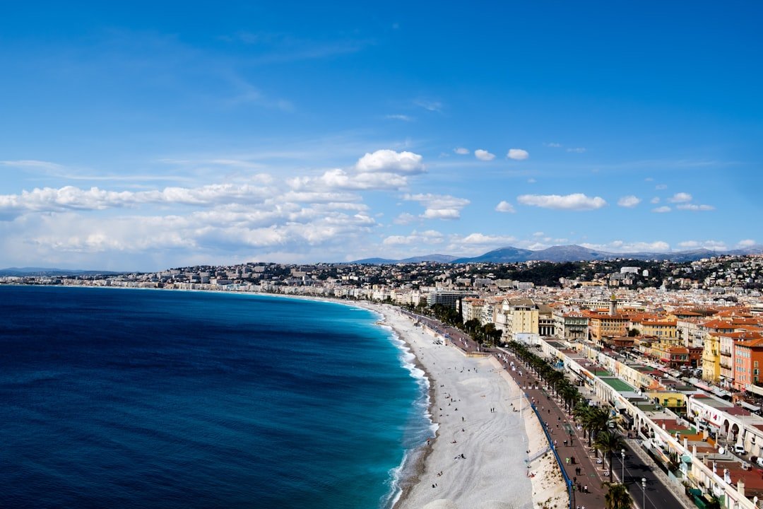 Train de nuit Paris–Nice : la Côte d'Azur au réveil